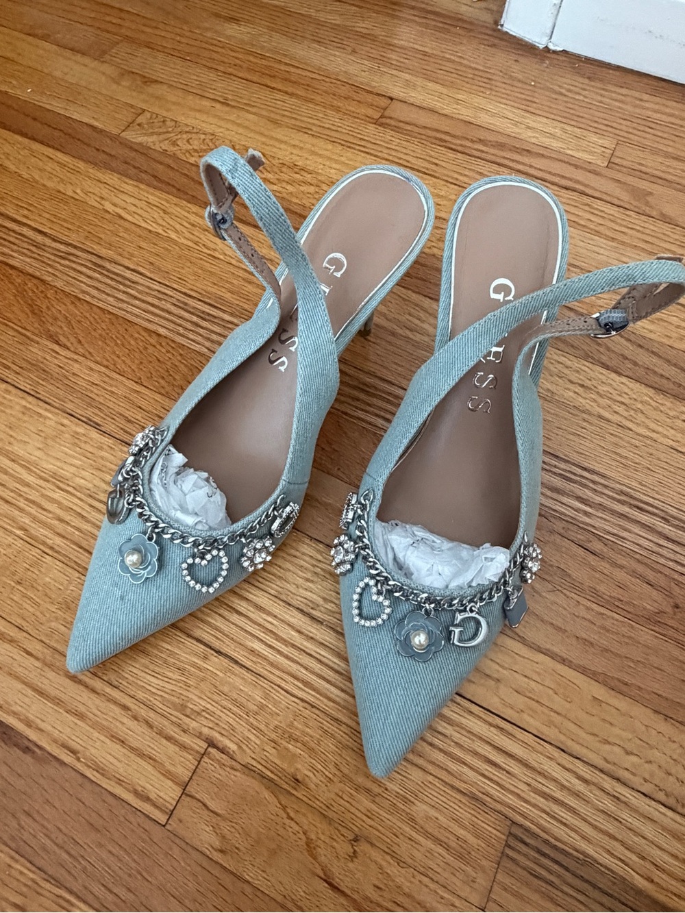 NEW GUESS Women's Embellished Pointed Slingback Pumps in Light Blue Denim